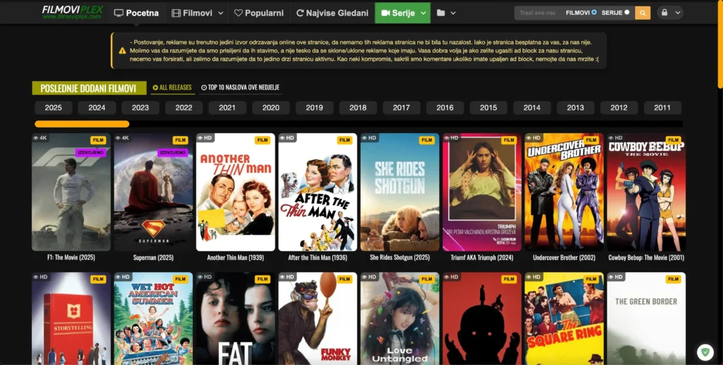 Web stranica za streaming prikazuje mrežu filmskih plakata s naslovima, godinama izlaska i korisničkim ocjenama, plus opcije filtriranja za gledanje filmova i filmovi s prijevodom u gornjem navigacijskom izborniku.